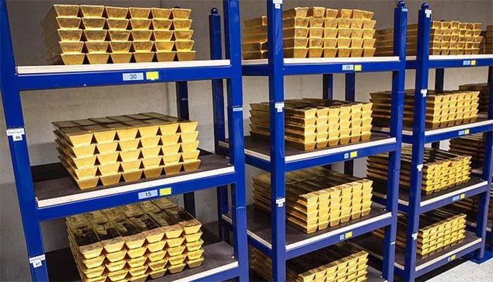Holland’s big decision was to transfer its gold reserves from Canada to England