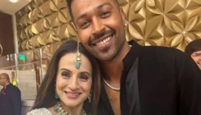 What did Amisha Patel say about dating rumors with Hardik Pandya?