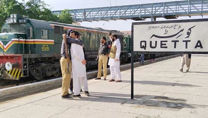 Train service restored from Quetta to the country
