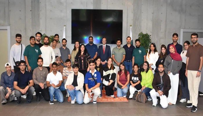 Pakistani Ambassador to Japan Abdul Hameed meeting with IOBM students