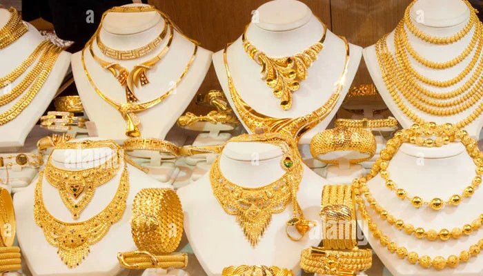 Gold prices in the country began to fall