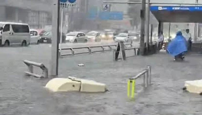 In the Japanese city of Nagoya, a record 105 mm of rain, roads turned into ponds