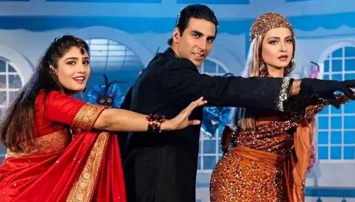 How did Raveena Tandon intervene when Rekha started getting close to Akshay?