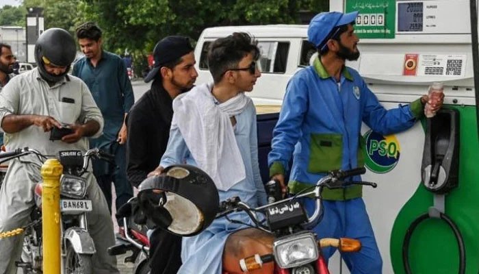 How expensive petrol and diesel became in Pakistan in 4 days?