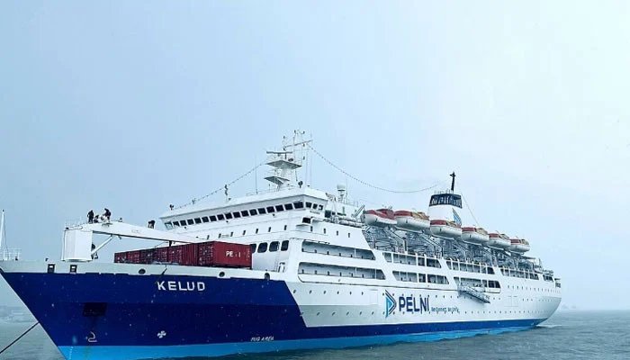 A boat full of 243 passengers went missing in Indonesia, 103 people were rescued