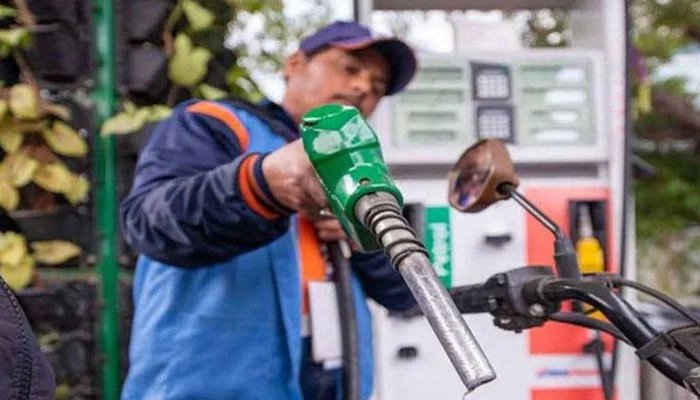 Now customers and petrol pump owners will fight over Rs 100 subsidy of the government: Humayun Khan