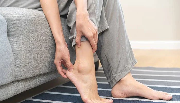 Pain in the bones of the feet can be a sign of dangerous heart disease, experts
