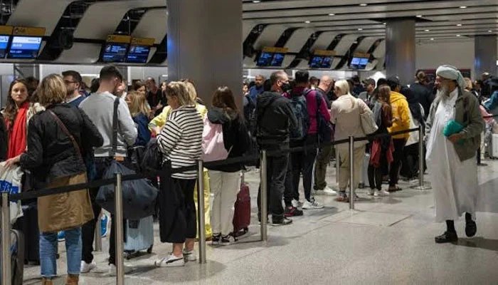 Even on the 8th day in the UK, the flight schedule did not return to normal, another 2000 flights were affected