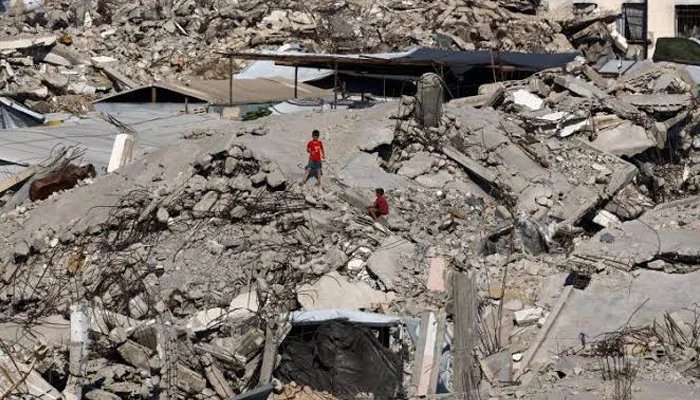 Gaza: A 6-storey building hit by Israeli attacks collapsed, killing 11 people including 5 children