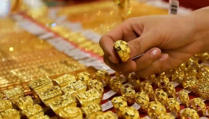 Gold expensive in global market before US interest rate decision, effects in Pakistan too