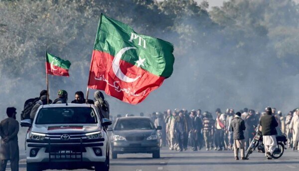 Tehreek-e-Insaf has stepped up preparations for a possible clash in the long march