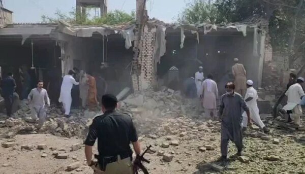 Kohat, suicide blast, 21 martyrs, 15 police personnel, 6 civilians involved, 103 injured, 6 attackers killed in retaliation
