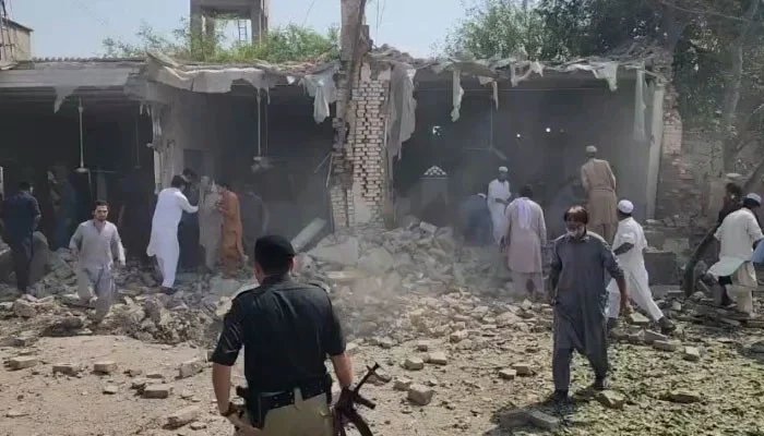 Kohat, suicide blast, 21 martyrs, 15 police personnel, 6 civilians involved, 103 injured, 6 attackers killed in retaliation
