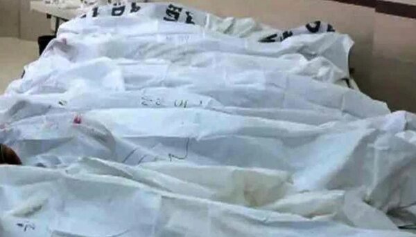 Karachi: Dead bodies of a husband and wife and 3 children were recovered from a flat in Ahsanabad