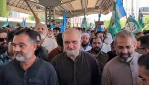 Jamaat-e-Islami’s super long march left from Karachi to Islamabad
