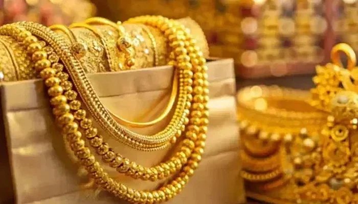 The prices of gold in global and local market decreased