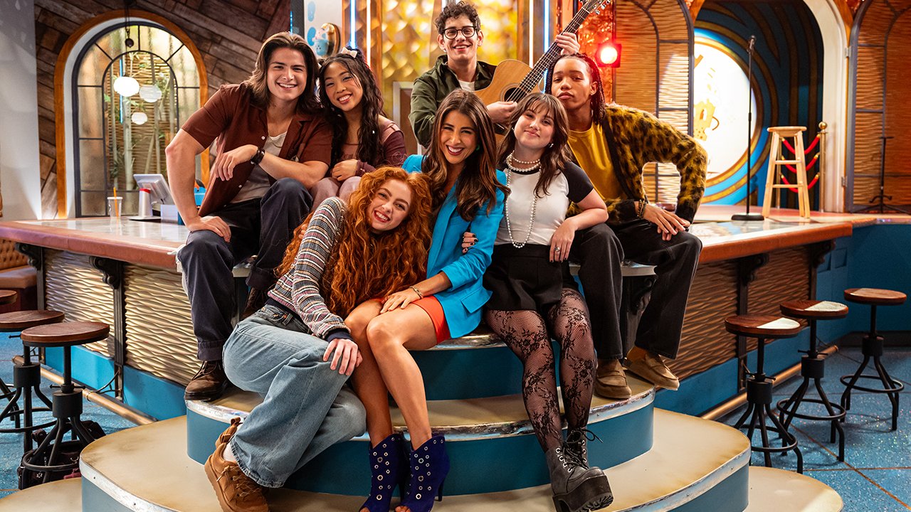 Netflix ‘Hollywood Arts’ Trailer: Keira Kosarin, Lexi Rivera, Sophie Doucy, Tayleen Bigs Join ‘Victorious’ Trailer